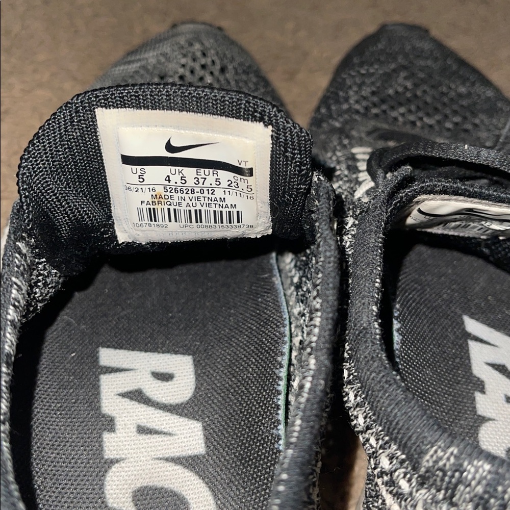 Nike Flyknit Racer Oreo - Picture 5 of 5